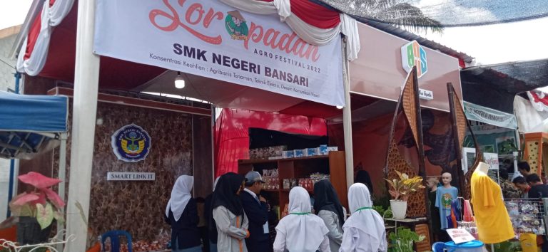 SMK NEGERI BANSARI IKUT MERAMAIKAN SOROPADAN AGRO FESTIVAL 2022
