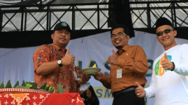 MERIAHNYA PERAYAAN DIES NATALIS KE-15 SMK NEGERI BANSARI